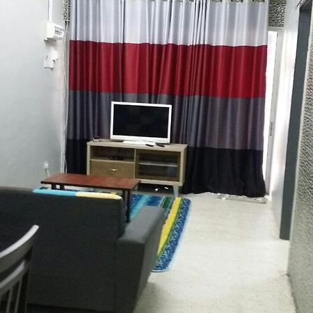 Baiti Homestay Gambang Exterior foto